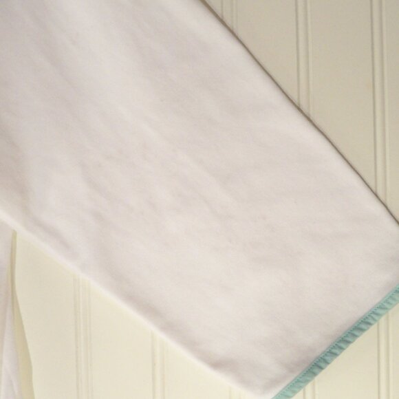 Basic Editions Woman, *White Zip Up Top, 2X - Picture 7 of 8